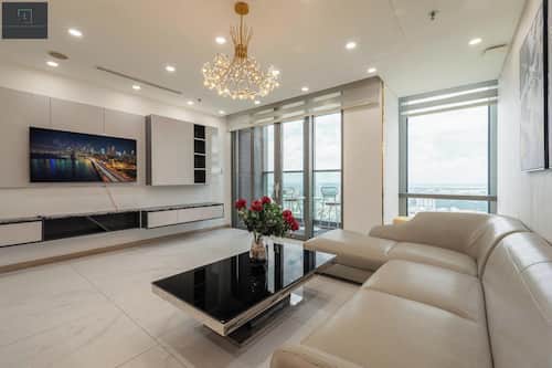 Deluxe Apartment, 4 Bedrooms, Non Smoking, City View | Living area