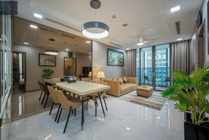 Televisión 16 pulgadas con canales de televisión por cable, libros