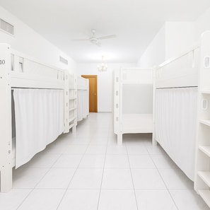 1 habitación, wifi y ropa de cama