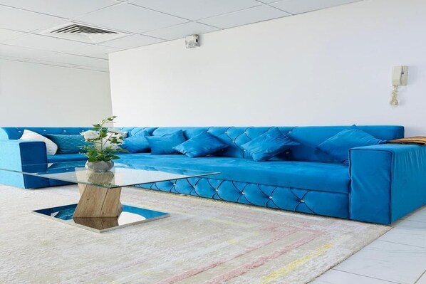 Smart TV - Aplyns Dormitory Male&Female Upper Bed SHARJAH (Sharjah)