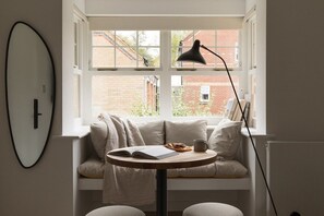 Interior - 3BR Designer House | City Centre | Free Parking (Oxfordshire)