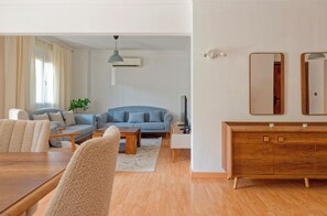 Smart TV - VESTA - Luxury APT - 2BR - Zayed Dunes (Sheikh Zayed City)
