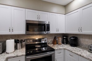 Fridge, microwave, stovetop, dishwasher