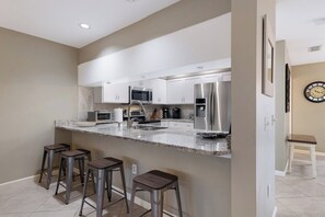 Fridge, microwave, stovetop, dishwasher