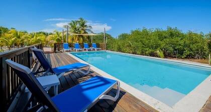 Oceanfront 3 bed/2 Bath Home w Pool - Upper Unit