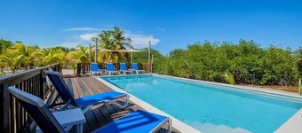 Oceanfront 3 bed/2 Bath Home w Pool - Upper Unit