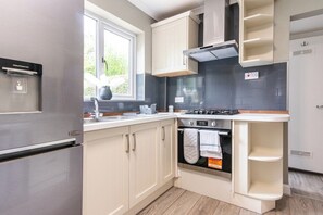 Microwave, oven, dishwasher - CircleWay Homes - Aspley (Nottingham)