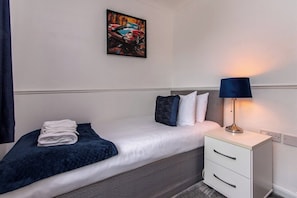 3 habitaciones, tabla de planchar con plancha y wifi gratis