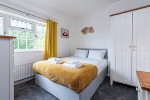 3 bedrooms, iron/ironing board, free WiFi