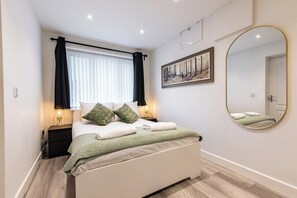 5 habitaciones, tabla de planchar con plancha y wifi gratis 