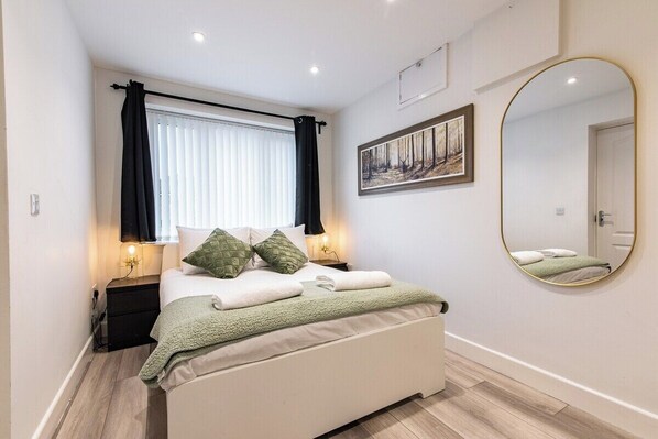 5 bedrooms, iron/ironing board, free WiFi