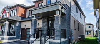 Modern Comforts: 4 Bedroom Family Home in Thorold | 20 Min to Falls