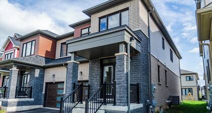 Modern Comforts: 4 Bedroom Family Home in Thorold | 20 Min to Falls