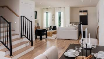 Luxury Townhome, Private Pool, City View | Dining room