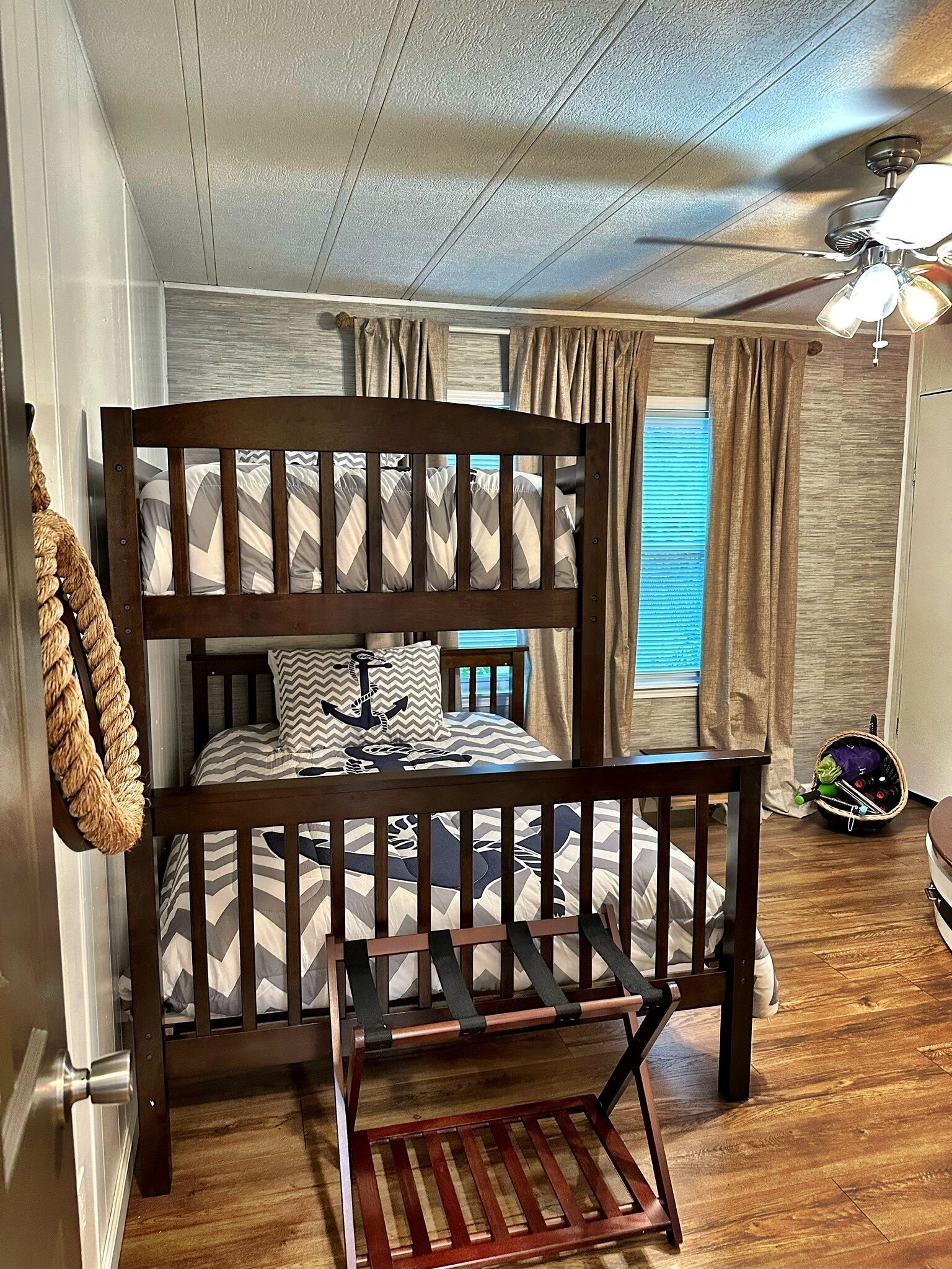 4 bedrooms, WiFi, bed sheets