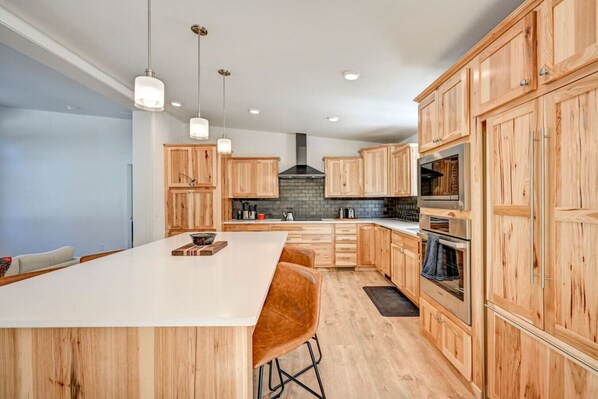 Fridge, microwave, oven, stovetop - Stone`s Throw Retreat (Nathrop)