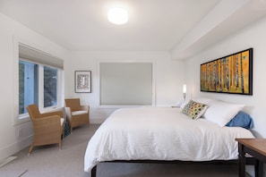4 bedrooms, travel crib, internet, bed sheets