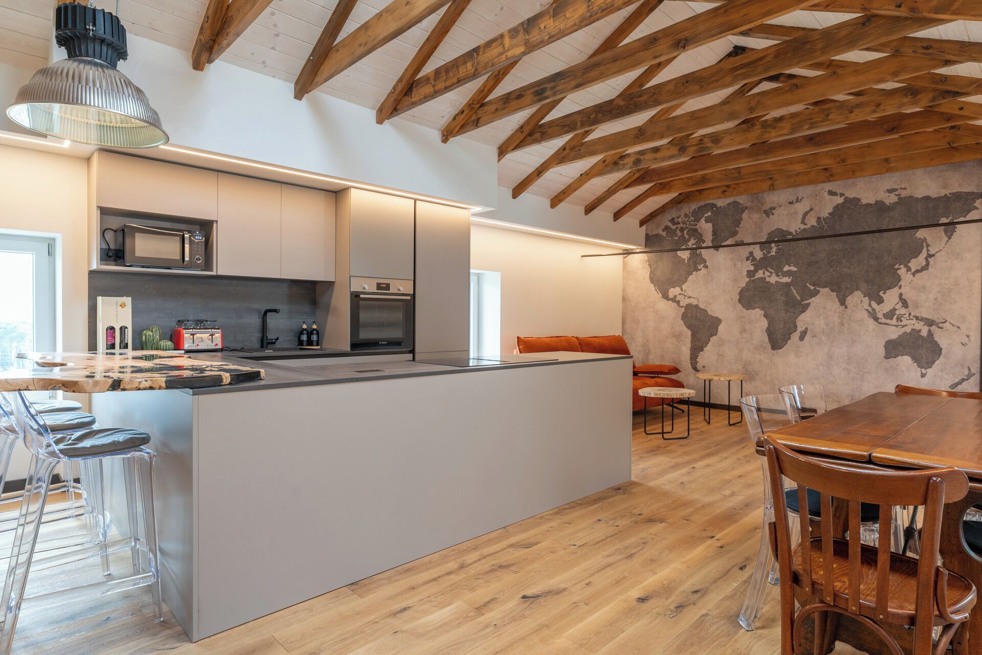 冰箱、微波炉、烤箱、炉灶