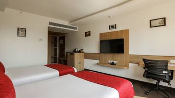 Ruang kerja ramah laptop, tirai kedap cahaya, dan kedap suara