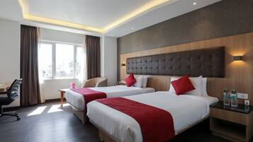 Ruang kerja ramah laptop, tirai kedap cahaya, dan kedap suara