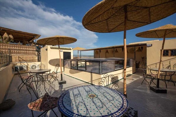 Outdoor dining - Charming riad in delightful Fes : Room Chams (Fes)