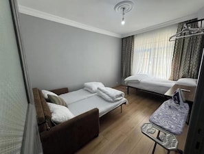 4 bedrooms, iron/ironing board, WiFi, bed sheets