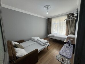 4 bedrooms, iron/ironing board, Internet, bed sheets