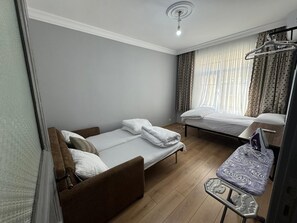 4 bedrooms, iron/ironing board, internet, bed sheets