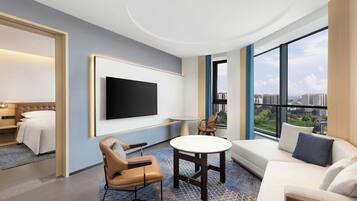 Junior Suite, 1 King Bed, City View | Living room