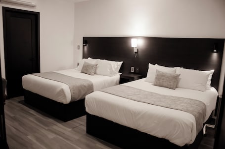 Comfort Quadruple Room, Multiple Bedrooms | In-room safe, individually furnished, desk, laptop workspace