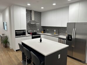 Microwave, oven, stovetop, dishwasher - Enjoy our brand new home close to Hollywood in Hallandale Beach! (Hallandale Beach)