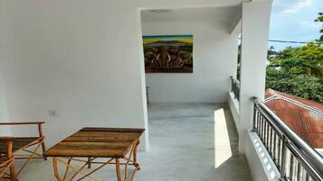 Apartamento luxo, 1 quarto, sacada | Terraço/pátio