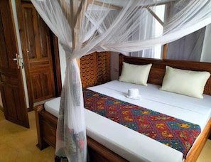 Deluxe Apartment, 1 Bedroom, Balcony | In-room safe, laptop workspace, iron/ironing board, free WiFi