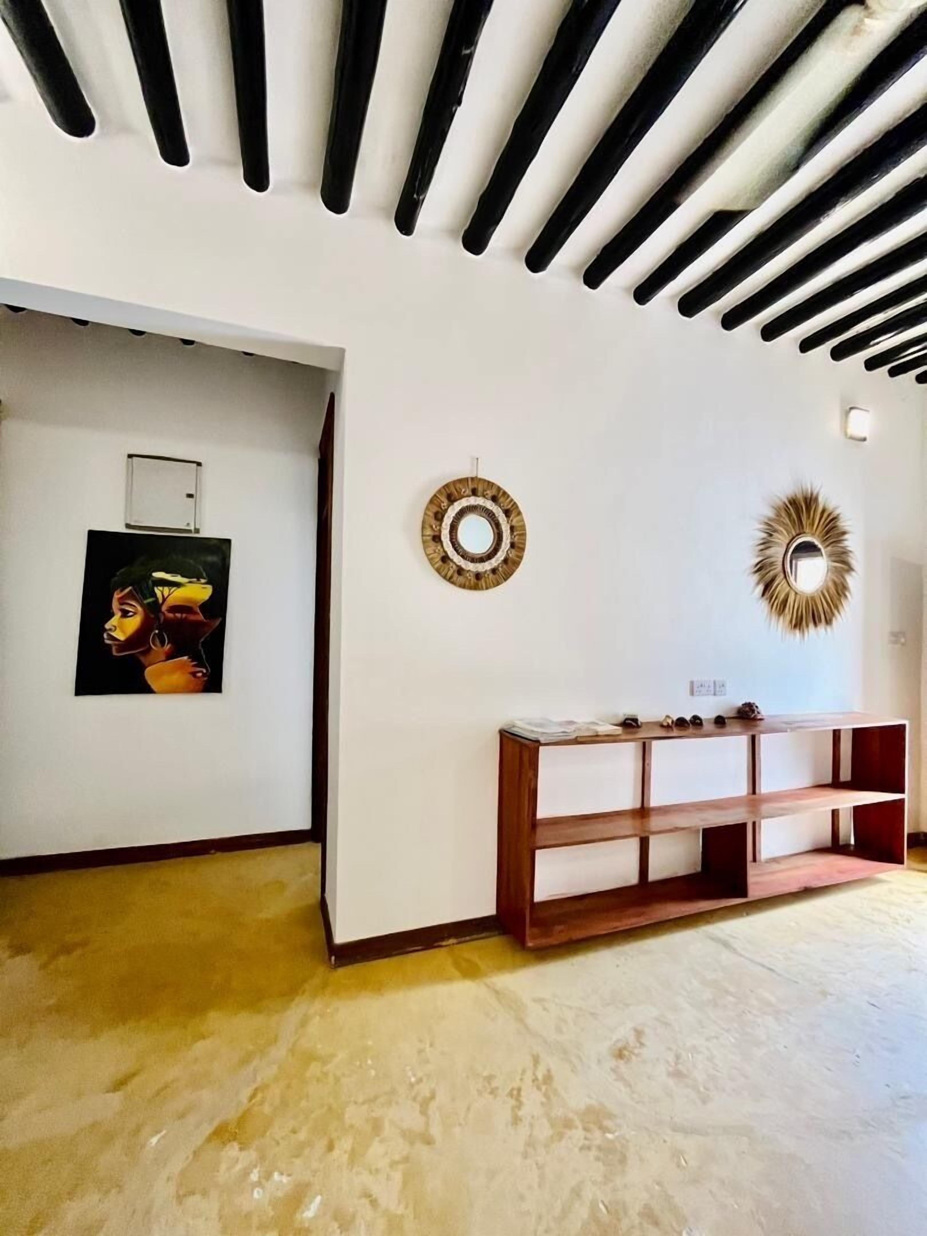 In-room safe, laptop workspace, iron/ironing board, free WiFi