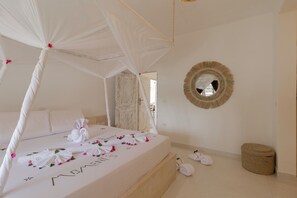 2 多间卧室、客房内保险箱、免费 WiFi、床单