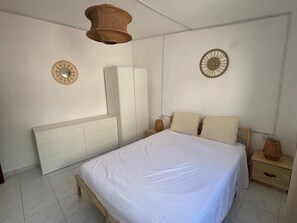 2 bedrooms, WiFi, bed sheets