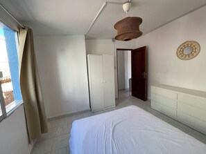 2 bedrooms, WiFi, bed sheets