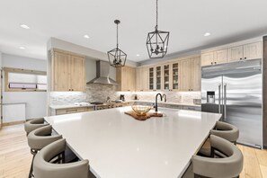 Rumah (5 Bedrooms) | Eksterior