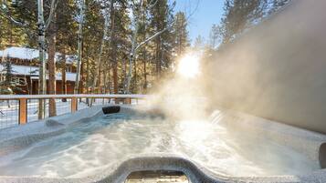 House (4 Bedrooms) | Exterior