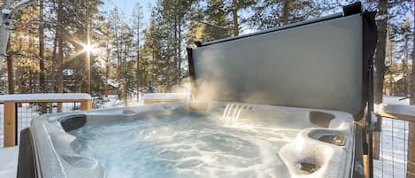 House (4 Bedrooms) | Exterior