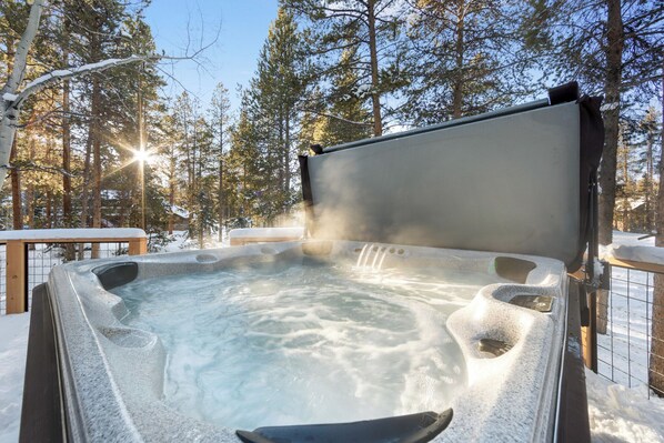 House (4 Bedrooms) | Exterior