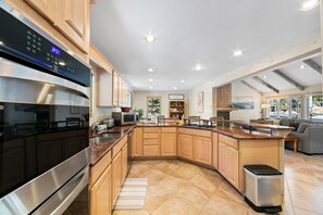 House (4 Bedrooms) | Exterior