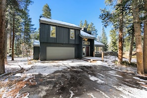 House (4 Bedrooms) | Exterior