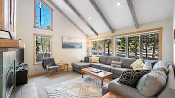 House (4 Bedrooms) | Exterior