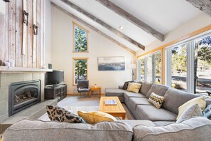 House (4 Bedrooms) | Front of property