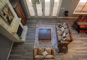 House, 6 Bedrooms, Lake View | Living area