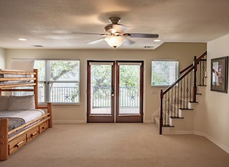 House, 6 Bedrooms, Lake View | Iron/ironing board, free WiFi