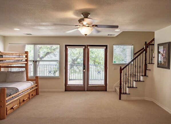 House, 6 Bedrooms, Lake View | Iron/ironing board, free WiFi