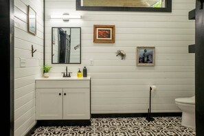 Shower, hair dryer, bidet, towels - Maison De Tete’ Dure (Mena)