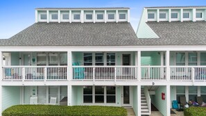 Exterior - Southwindsw D6 Condo w/beach access, pool, shuffleboard!Sleeps 8! (Panama City Beach)